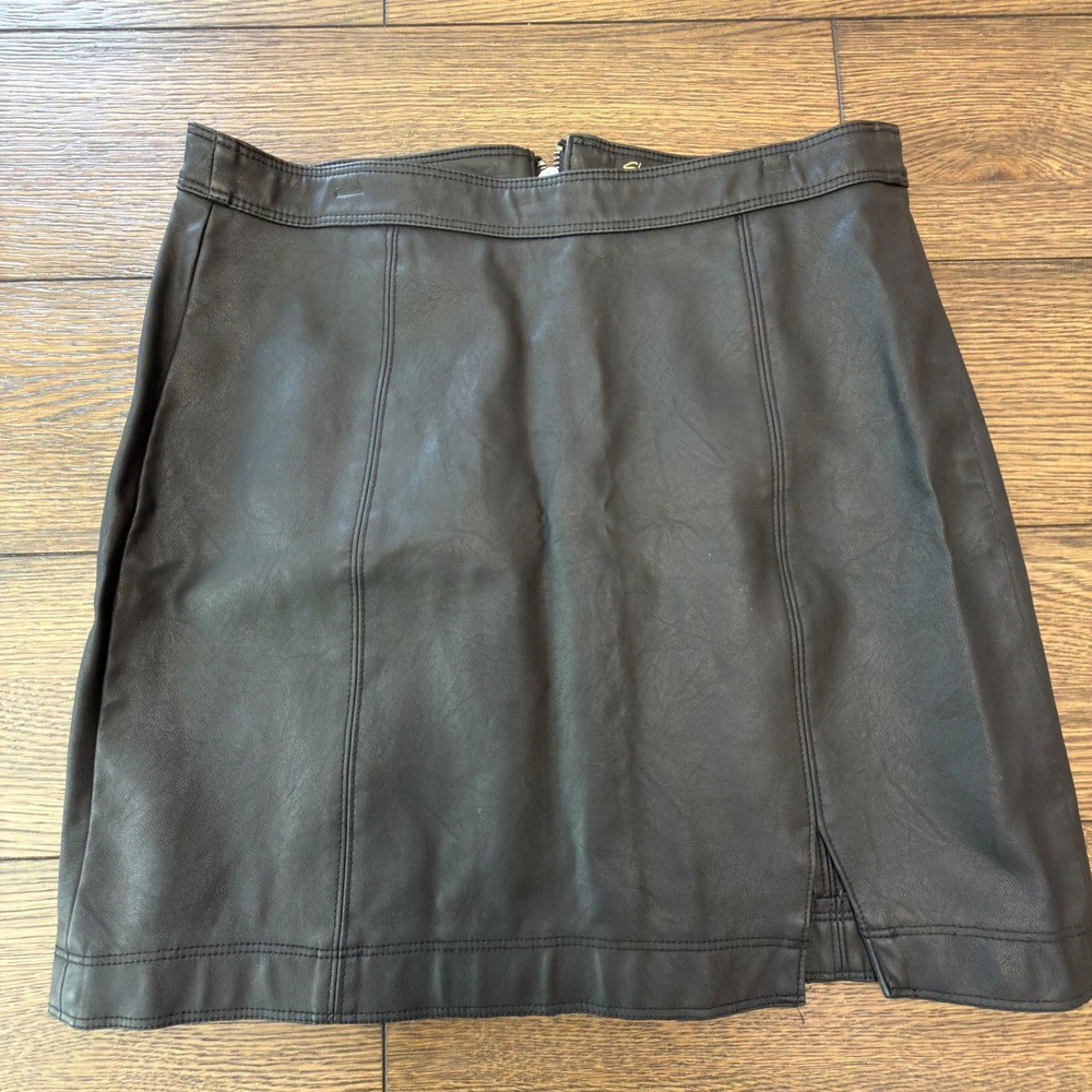 Shinestar Black Faux Leather Mini Skirt High Waisted Back Zip Front Slit Size M